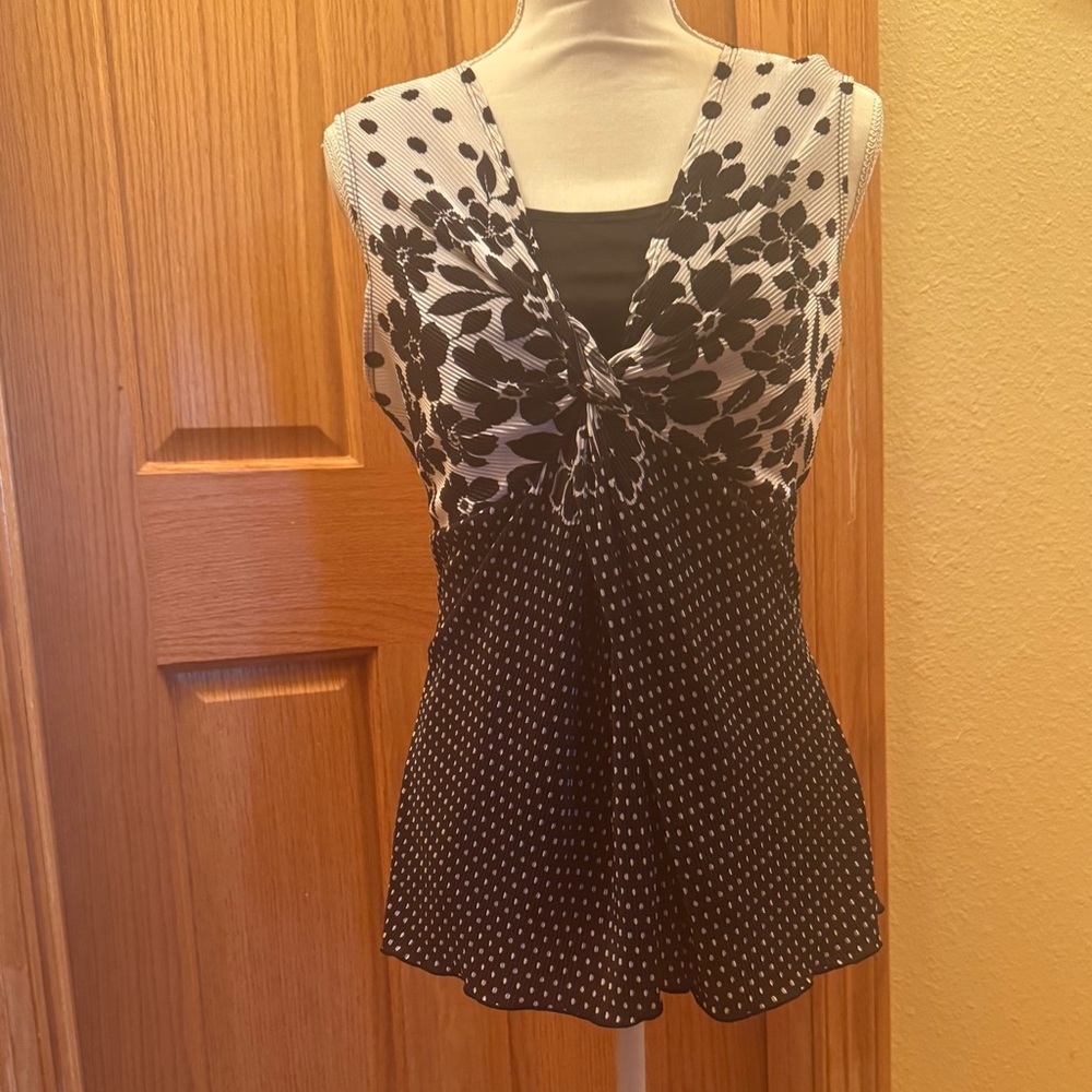 Black and White Sleeveless Tie Front Blouse